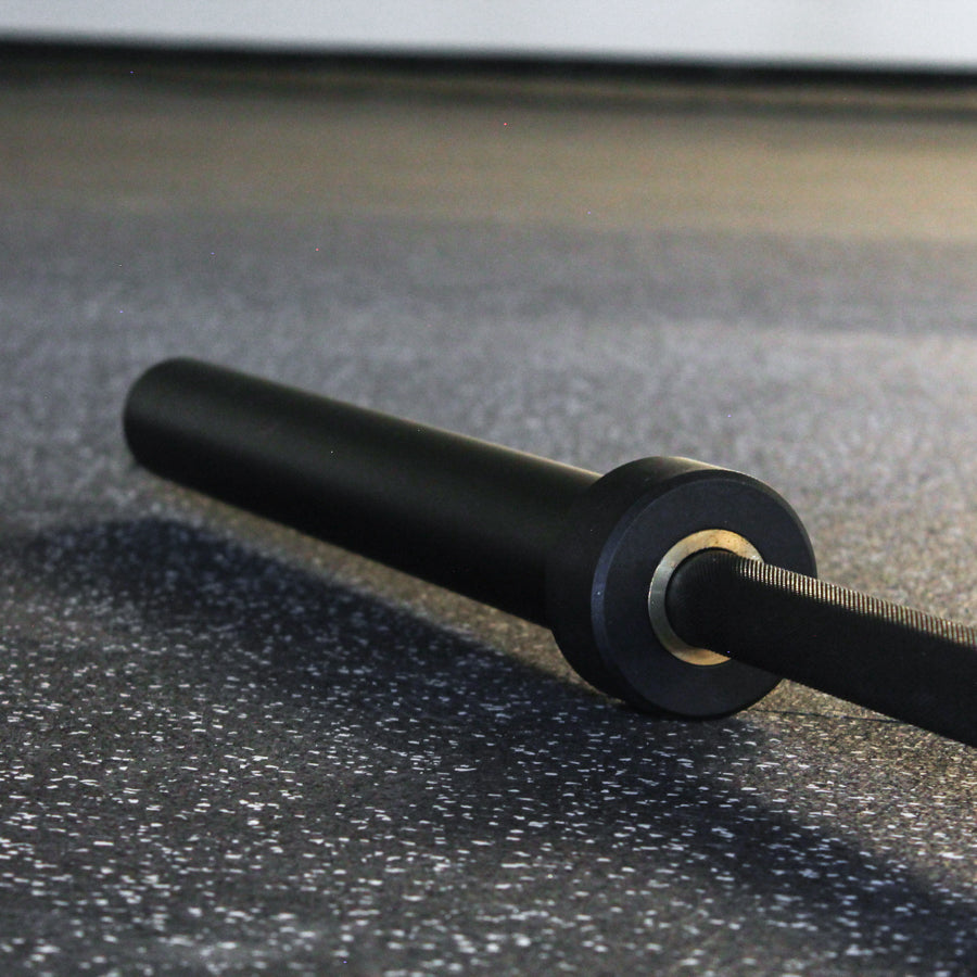 Detailed close-up of the Gorila Bar’s sleeve bushing, engineered for smooth rotation and effortless plate loading, designed for durability during high-intensity strength training.